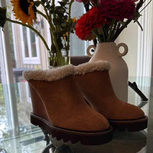 New Women's Tan Shearling Wedge Boots size 39/ 9 - Picture 1 of 7